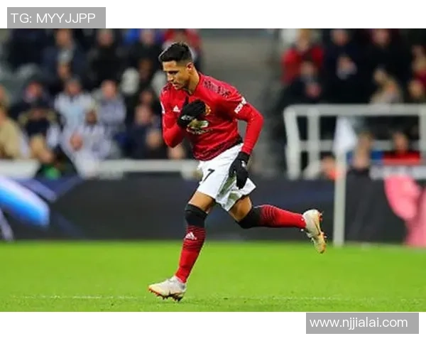 曼联与雷丁历史交锋回顾及两队发展历程分析